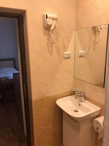 Bathroom 5, Chill&Cheap, Tbilisi