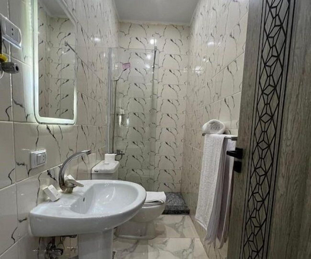 Bathroom 3, Habu Pyramids View Hotel, Al-Ahram