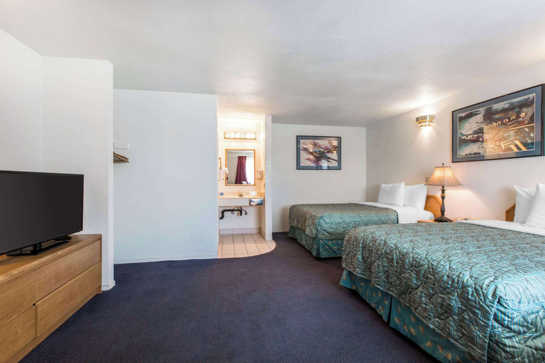 Bedroom 3, Rodeway Inn Beaumont 1-10, Riverside