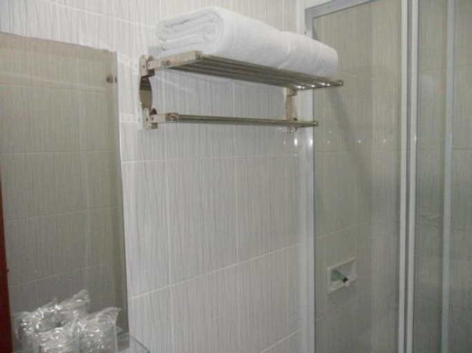 Bathroom 26