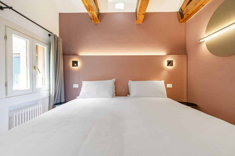 Room 2, The Red Sunset by Wonderful Italy, Venezia