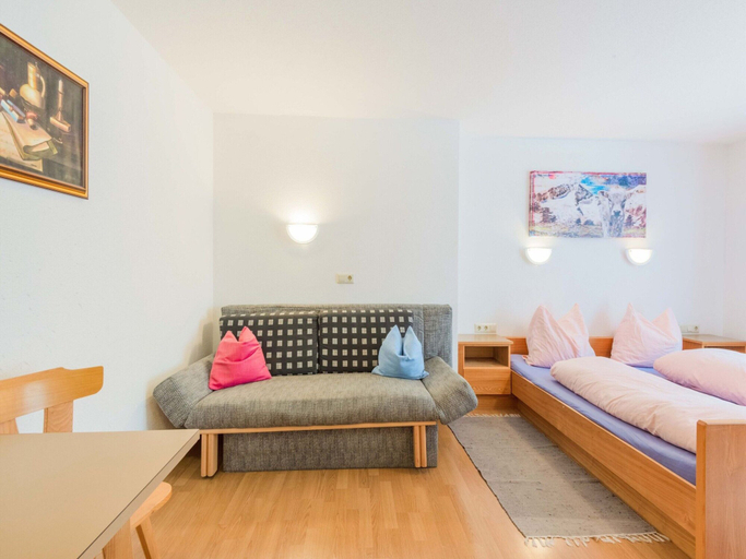 Living room 4, Comfortable apartment in Langenfeld with ski storage, Imst