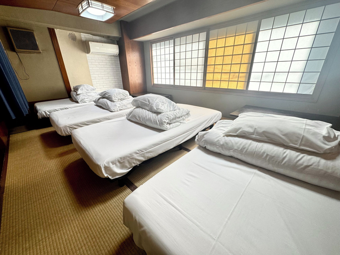 Bedroom 3, Osaka guest house sakura – Hostel, Osaka