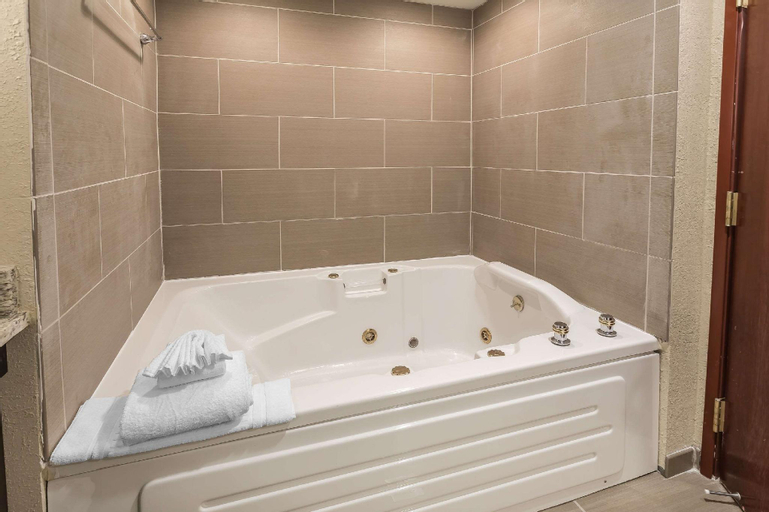 Bathroom 26