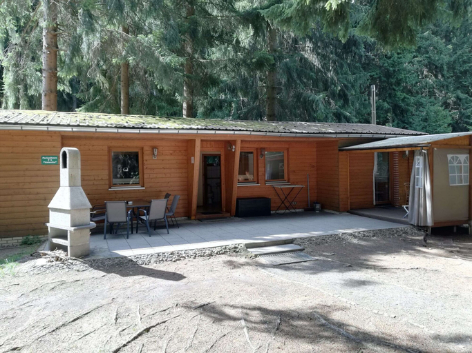 Exterior 5, Cosy Apartment With Covered Porch, Gotha