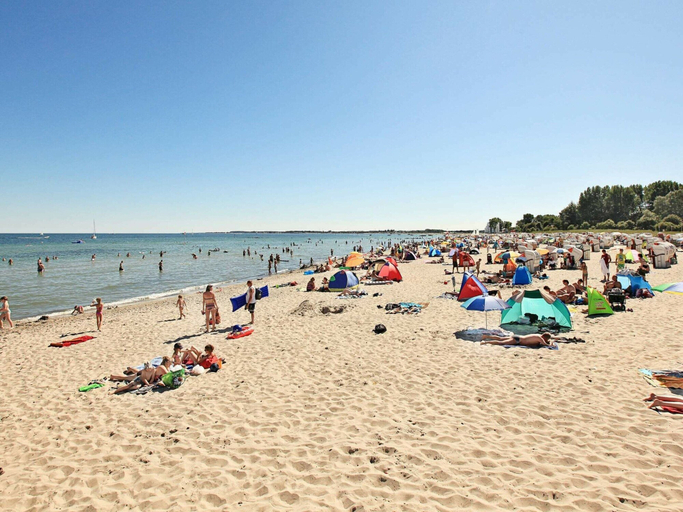 Beach 3, 6 Person Holiday Home in Grossenbrode, Ostholstein