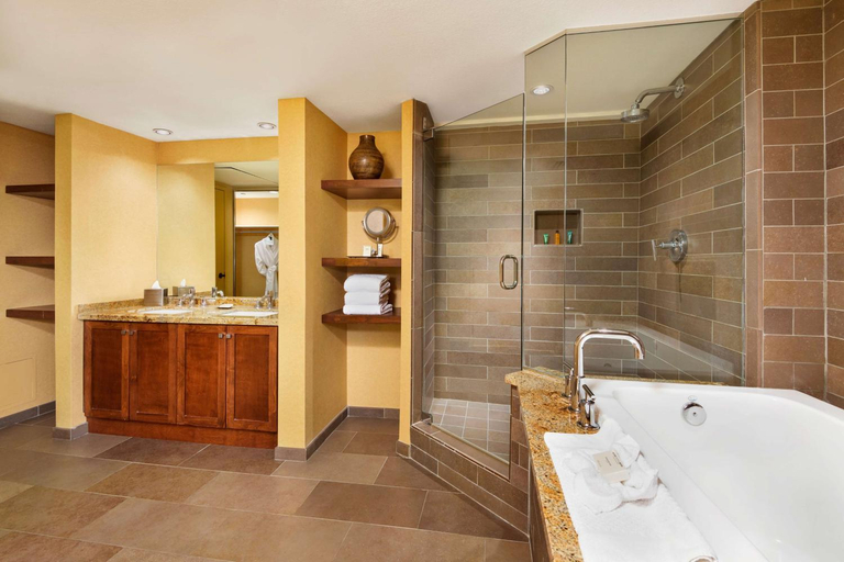 Bathroom 5, DoubleTree by Hilton Phoenix Mesa, Maricopa