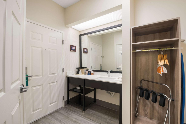 Bathroom 4, Quality Inn Alcoa Knoxville, Blount
