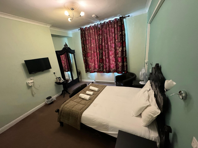 Bedroom 2, The George Hotel, East Sussex