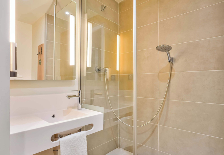 Bathroom 4, B&B HOTEL Paris Porte d'Orléans