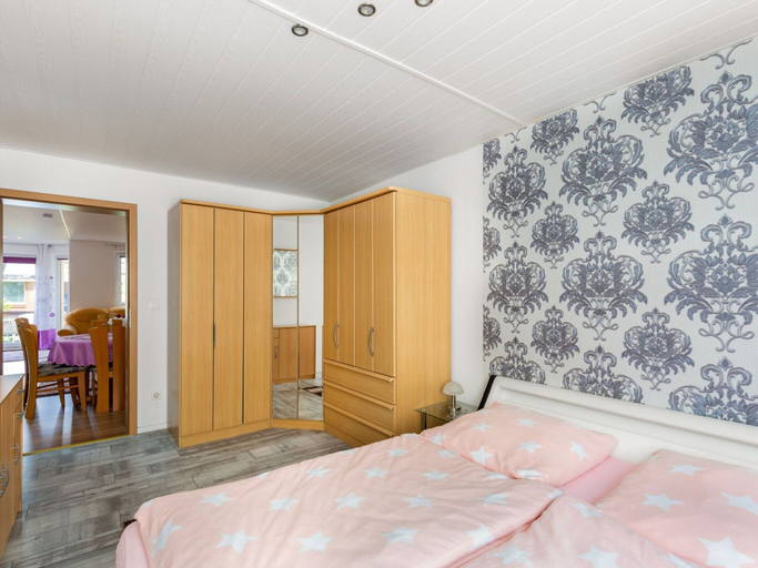 Bedroom 3, Cosy Apartment in Dresden With Balcony and Swimming Pool, Dresden