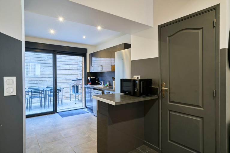 Others 3, 3 bedroom house with courtyard, near metro, Nord