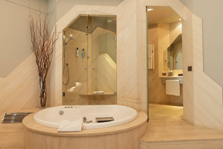Bathroom 4, Hotel Isa, Roma