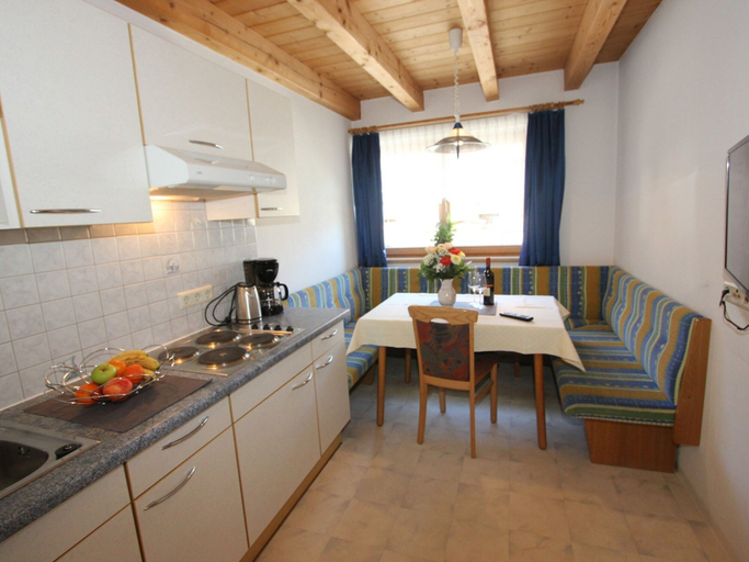 Private kitchen 2, Comfortable apartment in Langenfeld with ski storage, Imst