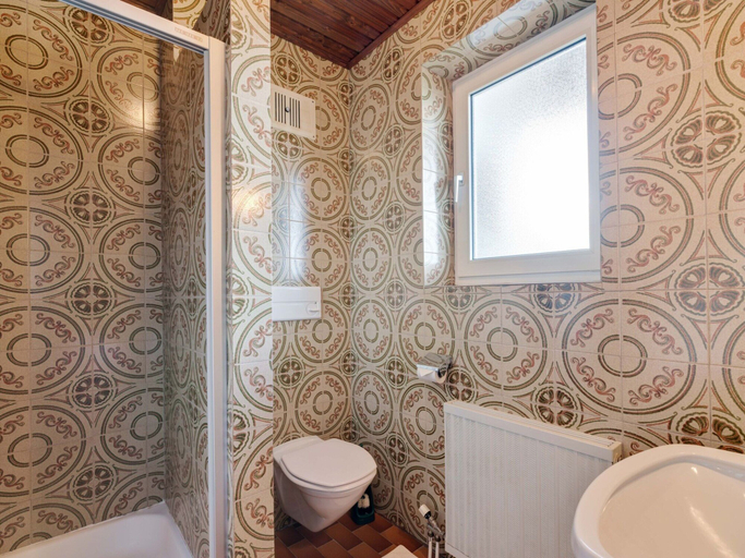 Bathroom 3, Cozy Apartment in Afritz am See Near Gerlitzen Ski Area, Villach Land