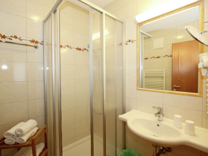 Bathroom 2, Attractive Holiday Home in Kaltenbach on the Ski-slope, Schwaz