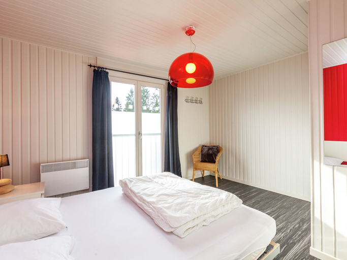 Room 4, Boutique Chalet in Bullingen Near Lake, Liège