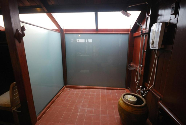Bathroom 4, Sugar Hut Resort, Pattaya