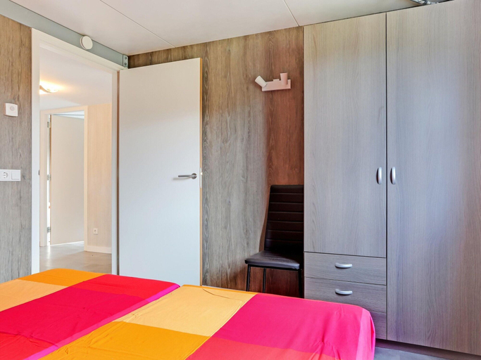 Room 4, Spacious Holiday Home in Noordwolde With Garden, Weststellingwerf