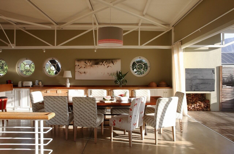 Food & Drinks, The Library, Cape Winelands