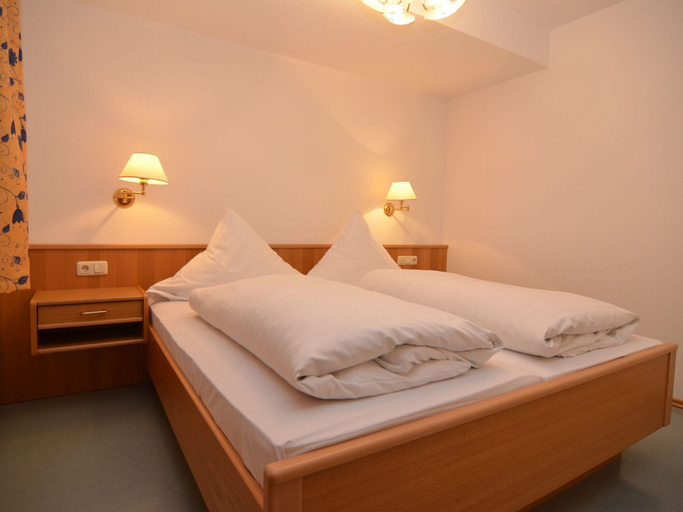 Bedroom 4, Comfortable Apartments in Rotthalmunster, Passau