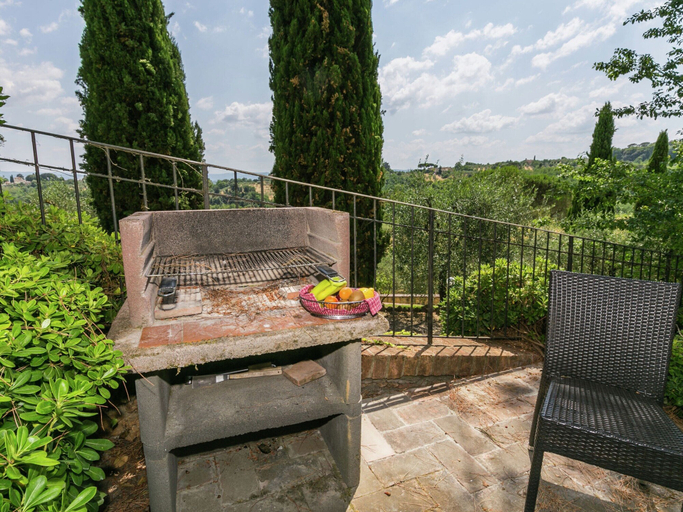 Terrace/patio, Cozy Holiday Home With Pool in Sienna Italy, Siena