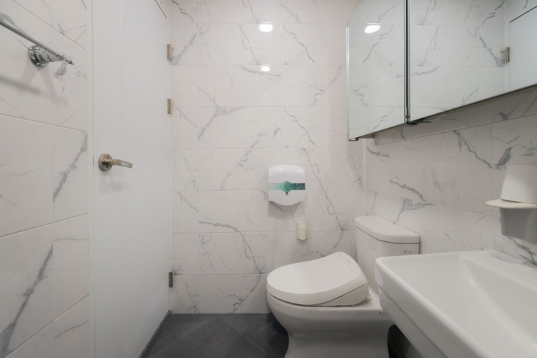 Bathroom 3, Yeosu ZAVA Hotel, Yeosu