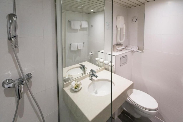 Bathroom 4, Hotel la Residence du Berry, Yvelines