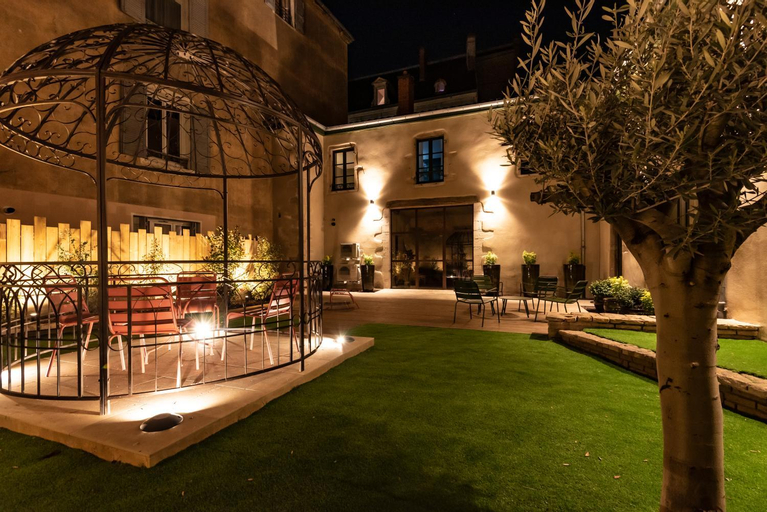 Le Cosy Chic . Proche gare . Centre-ville Macon . Neuf . Climatisation . Design . Wifi ., Saône-et-Loire