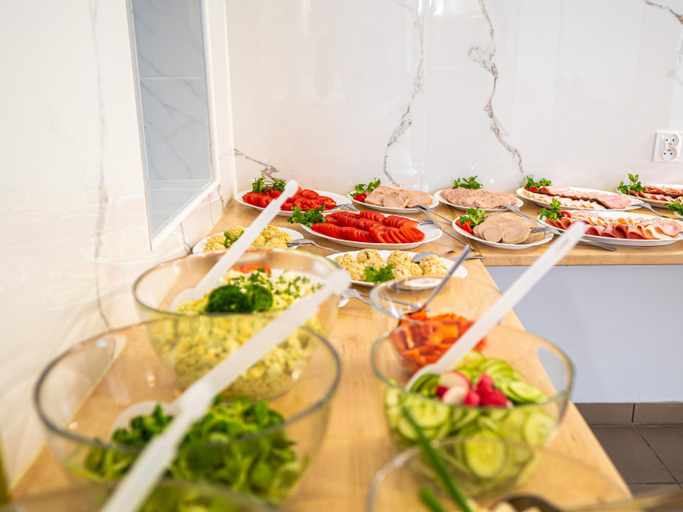 Food & Drinks