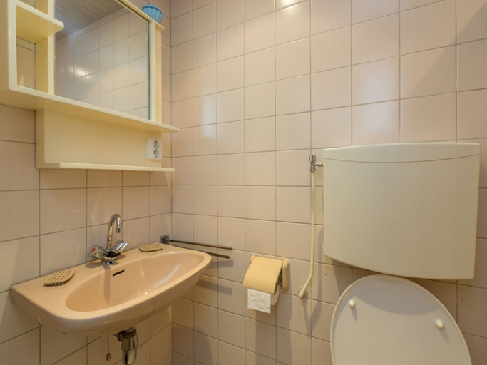Bathroom 5, Attractive Apartment Near Vlissingen Beach, Vlissingen