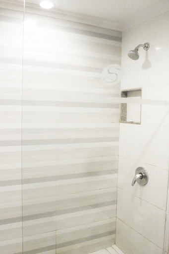 Bathroom 26