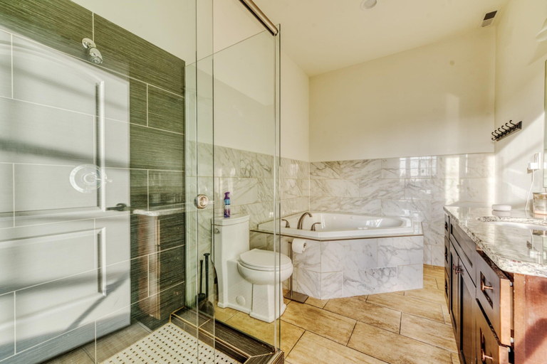 Room 5, Sosuite 1BR Penthouse w Patio W D Gym, Philadelphia
