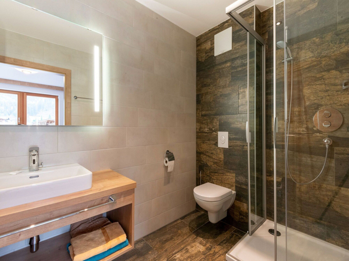 Bathroom 3, Lovely Apartment with Sauna, Ski Storage, Pool, Terrace, Zell am See