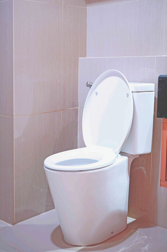 Bathroom 5, Modern Style Suite at Embarcadero Apartment Bintaro, South Tangerang