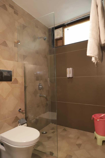 Bathroom 3, The Taj Mughal Courtyard Homestay, Agra