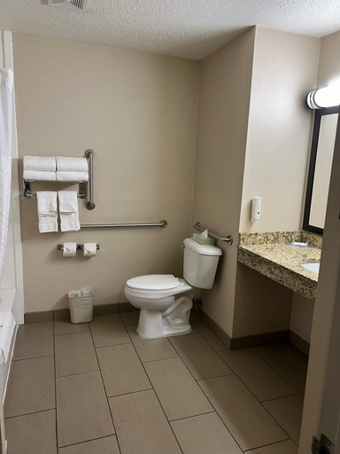 Bathroom 4, Quality Inn Harlan, Harlan