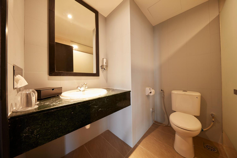 Bathroom 16