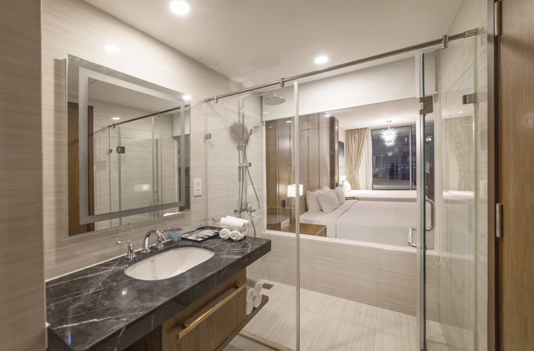 Bathroom 4, Panorama Beachfront Nha Trang by LYN Condotel, Nha Trang