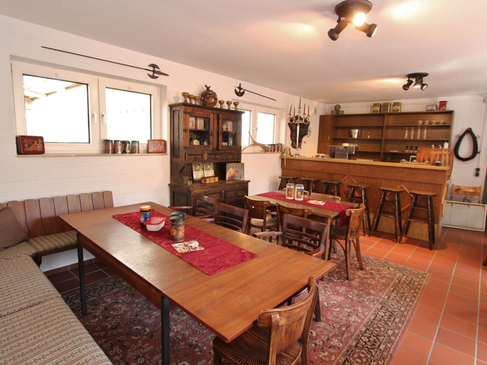 Dining 5, Holiday Home in Kirchdorf With Swimming Pool,terrace, Garden, Diepholz