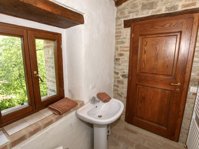 Bathroom 3, Holiday House Overlooking Lake Near Tuscany, Perugia