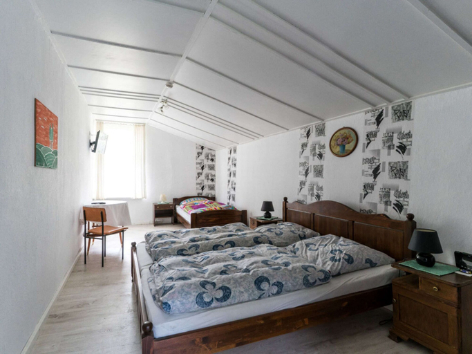 Bedroom 2, Lake-view Apartment in Klein Pravtshagen With Garden, Nordwestmecklenburg