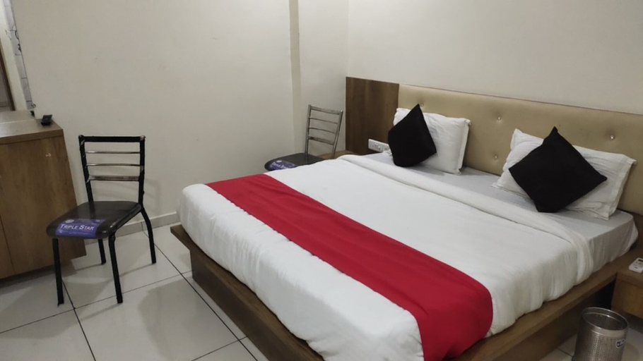 Bedroom 3, Goroomgo Arsh Inn Ahmedabad, Ahmadabad