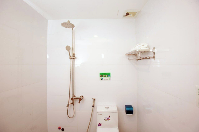 Bathroom 5, The Rice Hotel & Tour - 131 Bui Vien, District 1