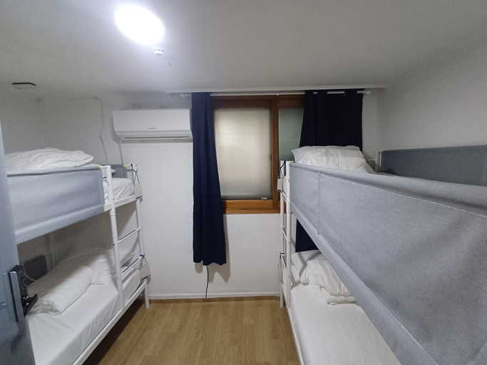 Bedroom 4, Ocean's Guesthouse - foreigners only, Mapo