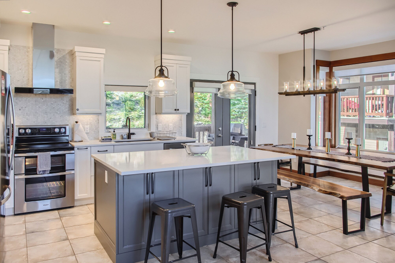 Food & Drinks, 365 Moonshine Crescent by Okanagan Premier, Kootenay Boundary