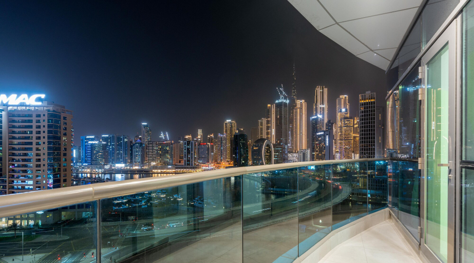 Sport & Beauty 4, The Bay with Stunning Views by Bespoke, Dubai