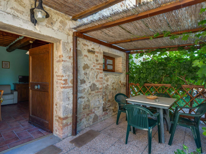 Balcony 3, Scenic Apartment in Casole D'elsa With Pool, Siena
