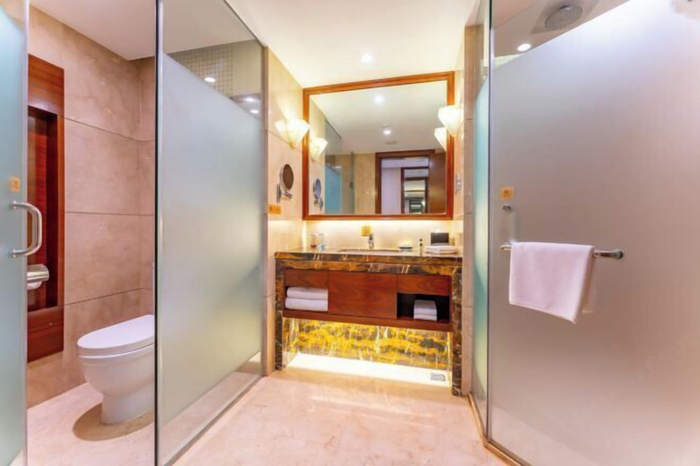 Bathroom 5, Glory Charm Hotel, Fangchenggang