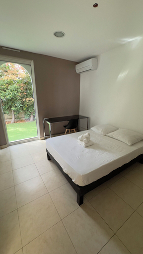 Bedroom 5, Villa confort et piscine, Bouches-du-Rhône